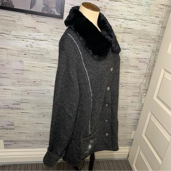 Vintage Wool Cardigan Jacket Sz 2XL Gray Fur Collar Removable Floral Embroidery - Picture 13 of 14